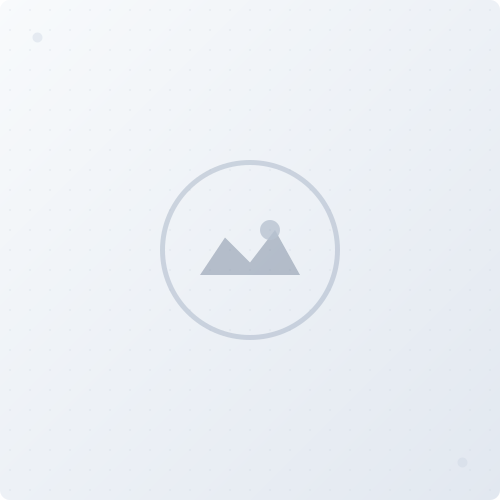 Professional cake decoration at Kakku Puisto bakery